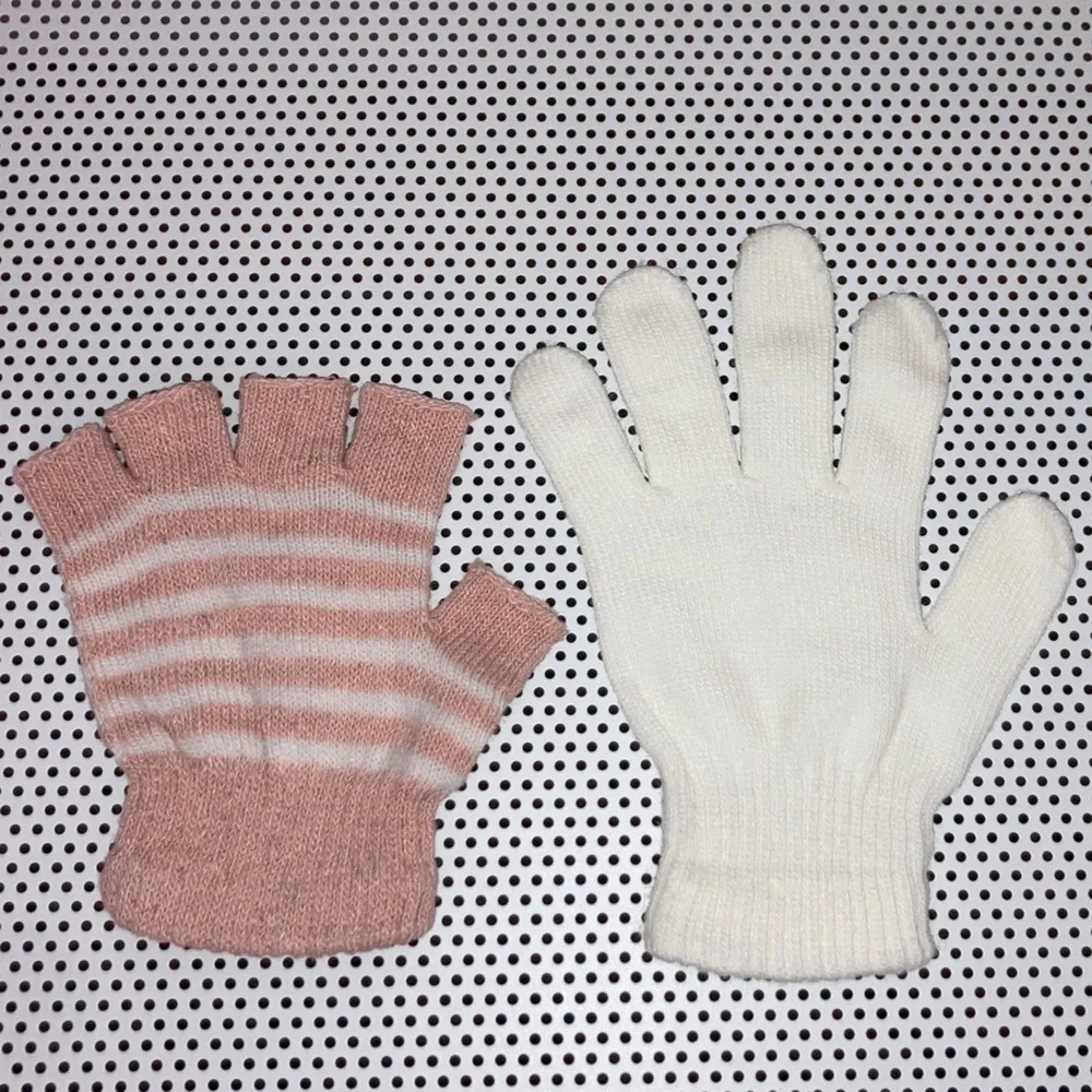 #161. 🆕 NWOT - Women’s Striped Pink and White Gloves